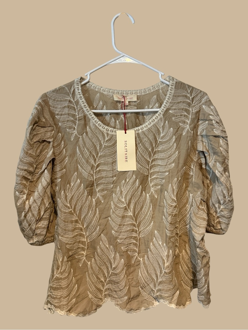 Solitaire Womens Top Floral
Embroidered NWT Size L - Picture 2 of 7